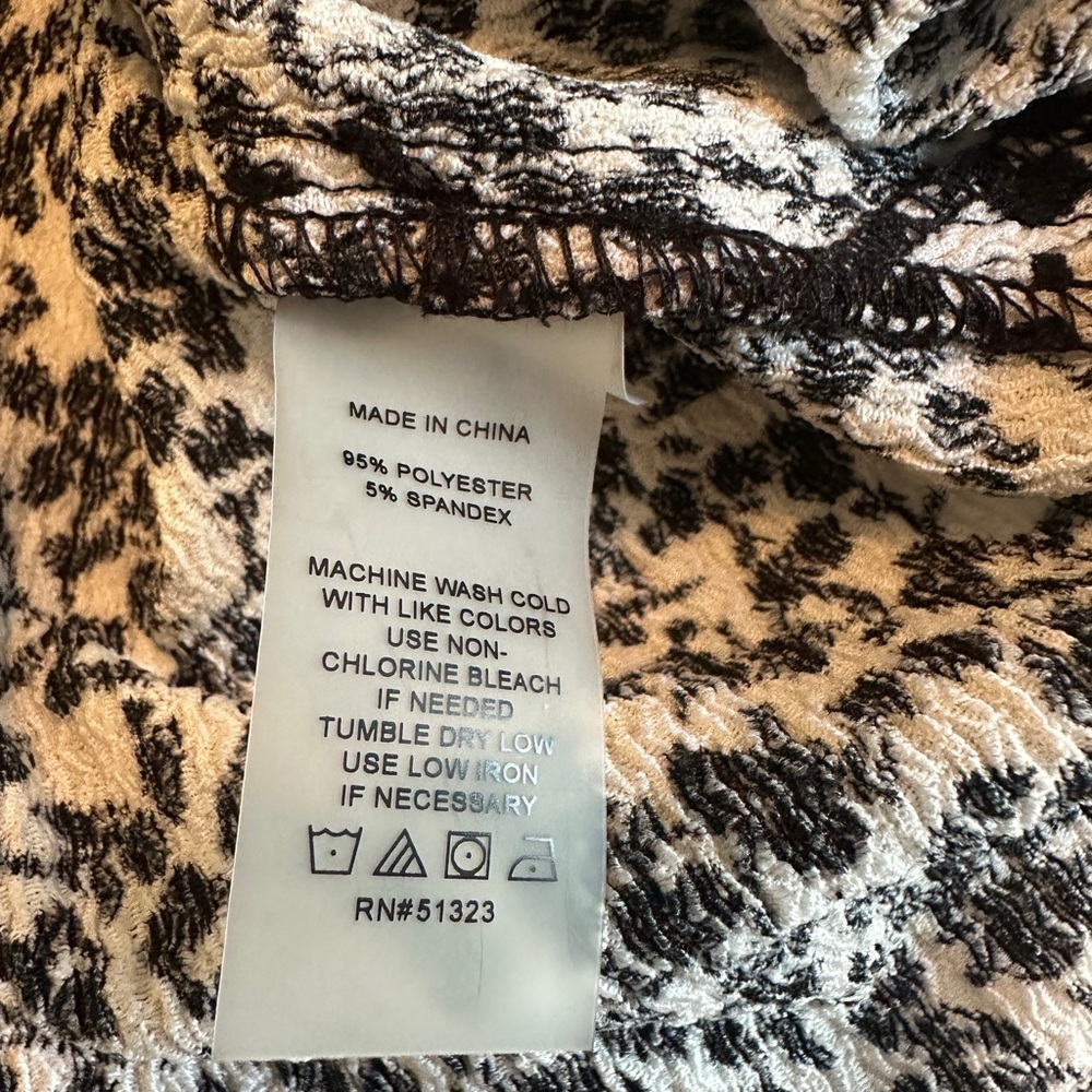 Vince Camuto Black and White Printed Tunic Top - Picture 4 of 4